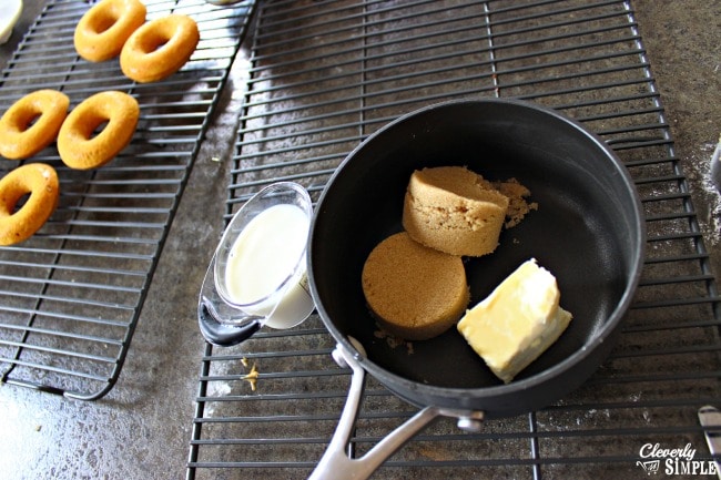 how to make caramel icing for pumpkin donuts