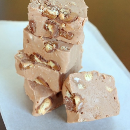How to make homemade fudge with twix bars candy