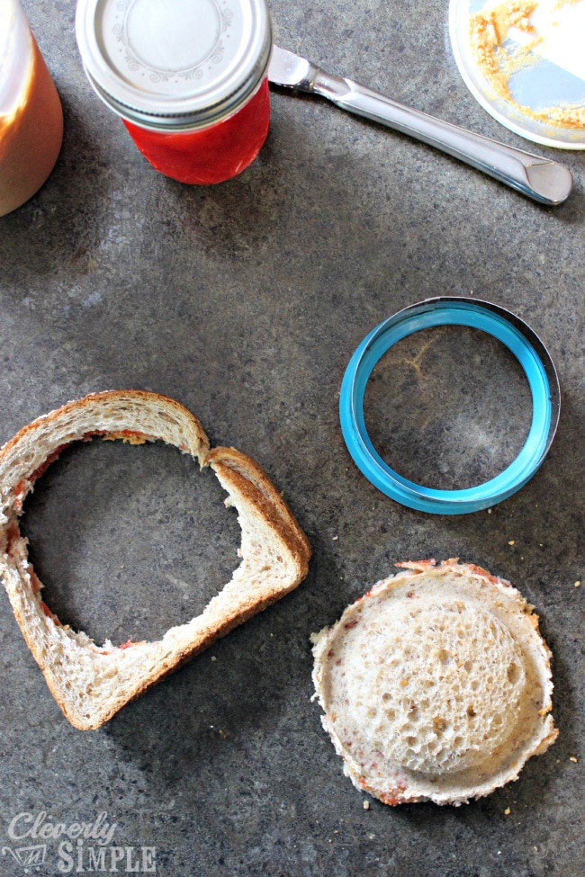 How to make freezer friendly peanut butter and jelly sandwiches