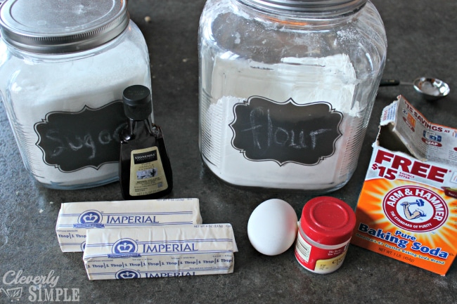 Ingredients to make easy sugar cookie recipe that is no roll