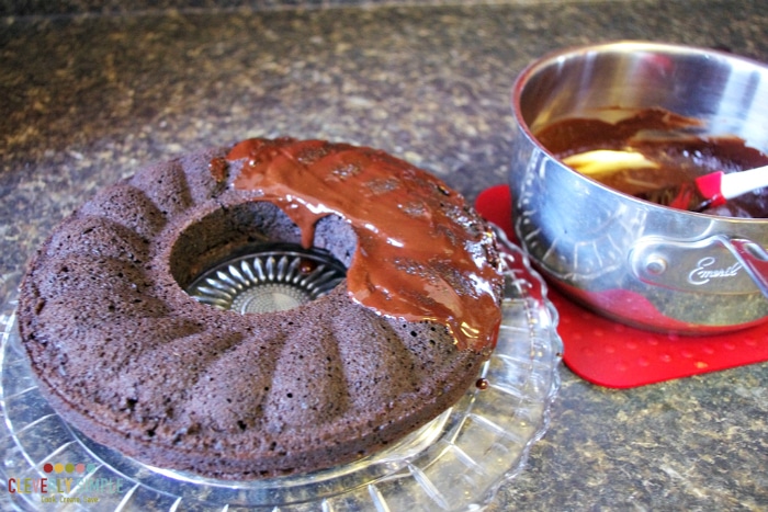Homemade icing for chocolate cake