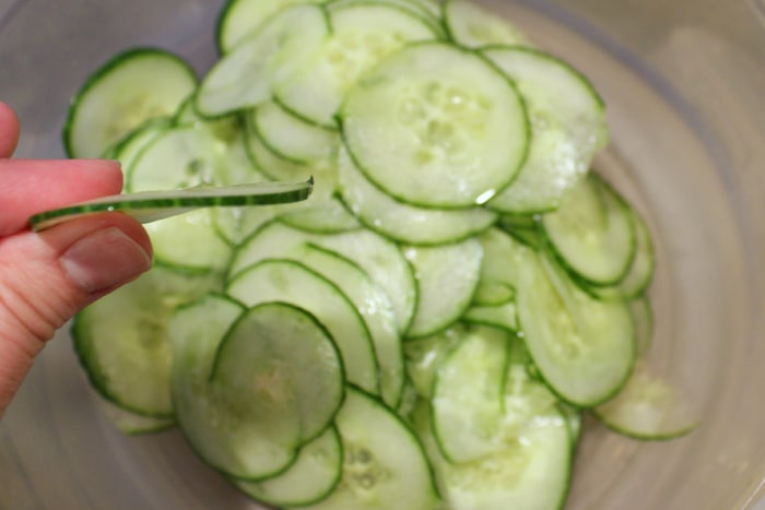 thinly sliced cucmbers