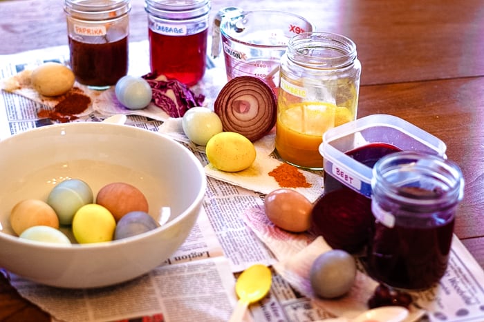 how to naturally dye Easter eggs