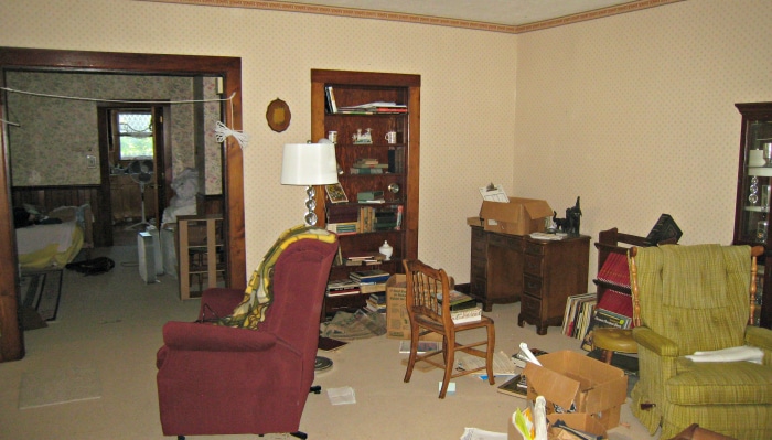 farmhouse-revovation-living-room-before