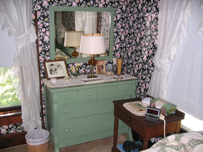 farmhouse-bedroom-renovation-before-3