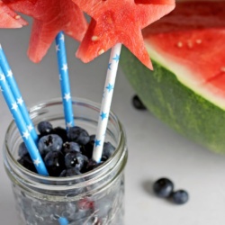 watermelon-stars-with-blueberries-patriotic-snack-centerpiece