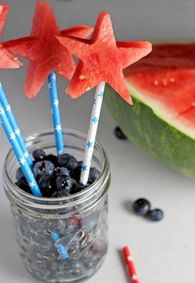 watermelon-stars-with-blueberries-patriotic-snack-centerpiece