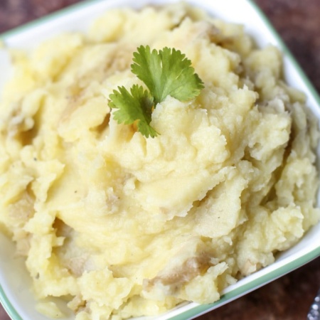 bowl of mashed potatoes