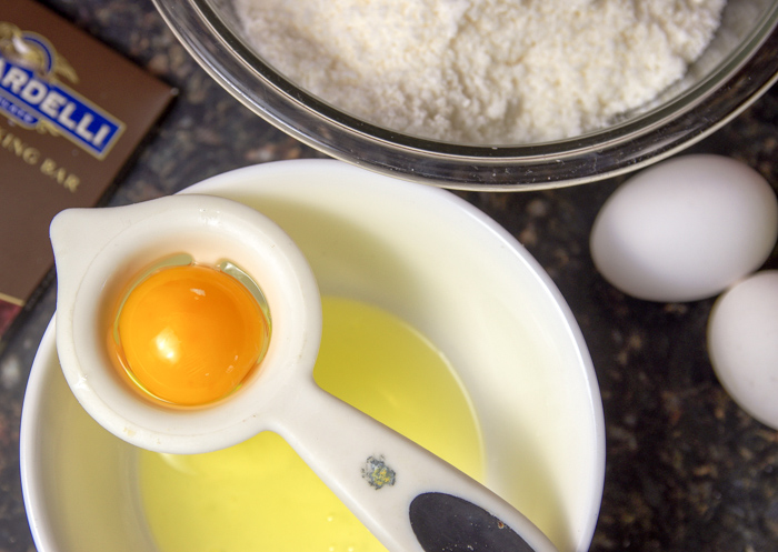 egg yolk in bowl