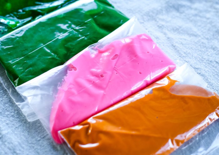 icing in sandwich bags