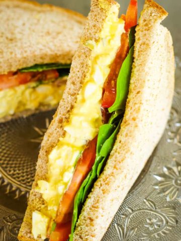 egg salad sandwich with lettuce and tomato