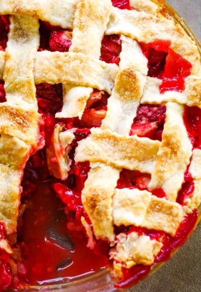 strawberry rhubarb pie with slice