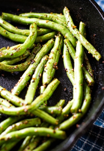 sauteed green beans in skillet
