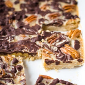 turtle cookie bars in squares