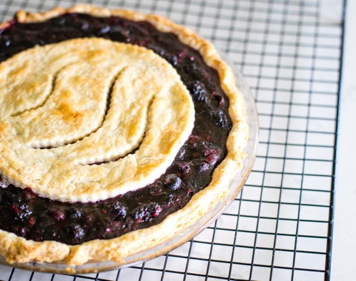 bake berry pie on cooling rack