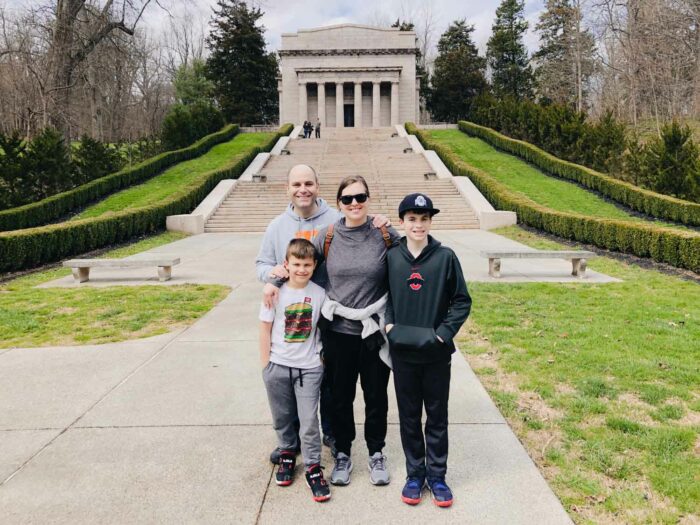 family in front of Lincoln Memorial