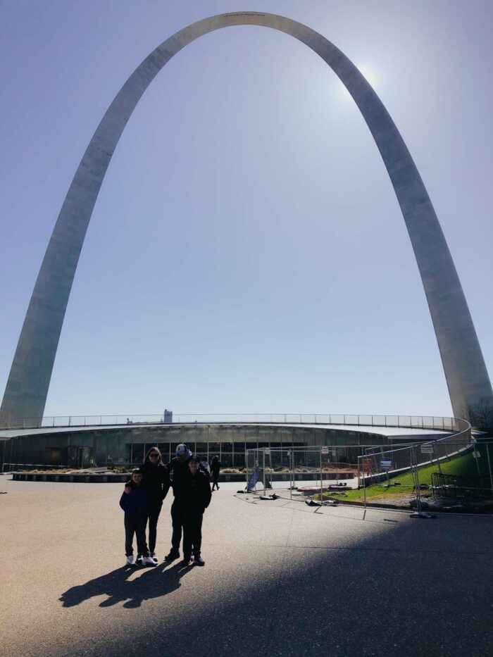 family in front of Arch of St. Louis